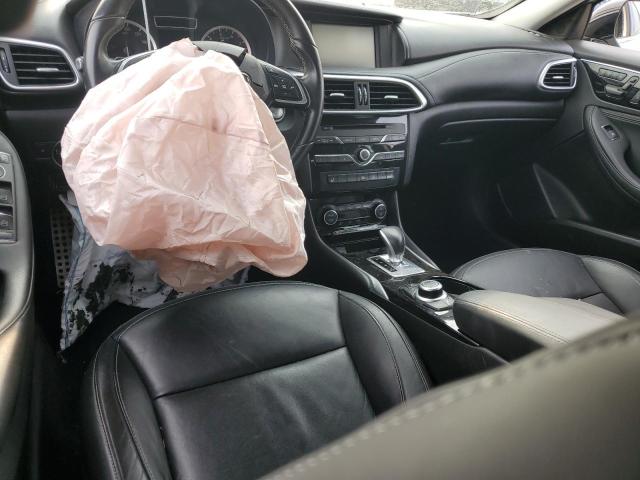 SJKCH5CR9JA055391 - 2018 INFINITI QX30 BASE WHITE photo 8