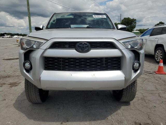 JTEBU5JR8H5457964 - 2017 TOYOTA 4RUNNER SR5/SR5 PREMIUM Srebrny zdjęcie 5
