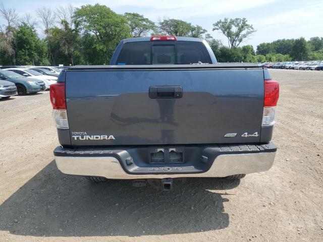 5TFUW5F15AX144245 - 2010 TOYOTA TUNDRA DOUBLE CAB SR5 GRAY photo 6