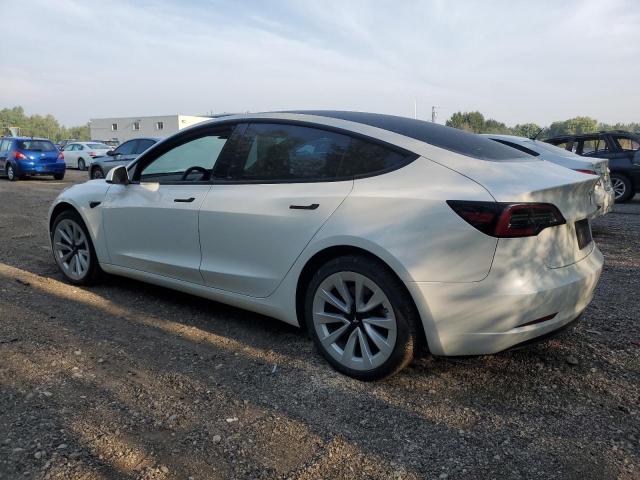 5YJ3E1EB8NF271444 - 2022 TESLA MODEL 3 Weiß Foto 2