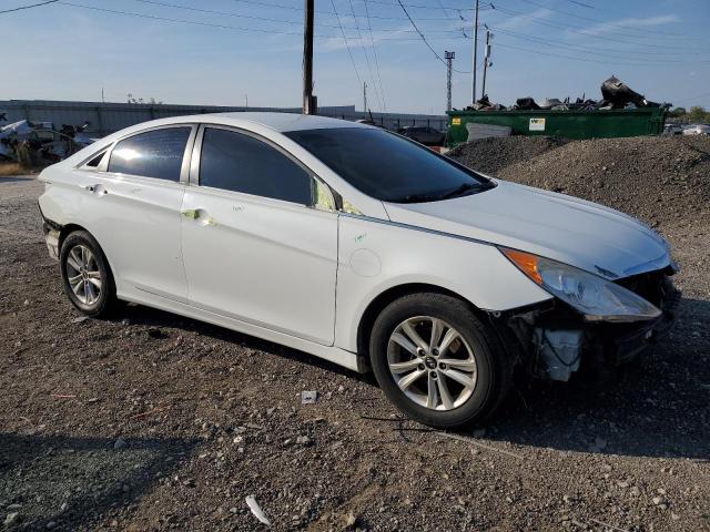 5NPEB4AC8DH724477 - 2013 HYUNDAI SONATA GLS WHITE photo 4