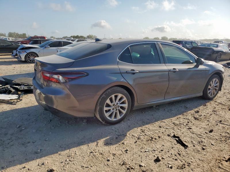 4T1C11AK0MU549952 - 2021 TOYOTA CAMRY LE GRAY photo 3