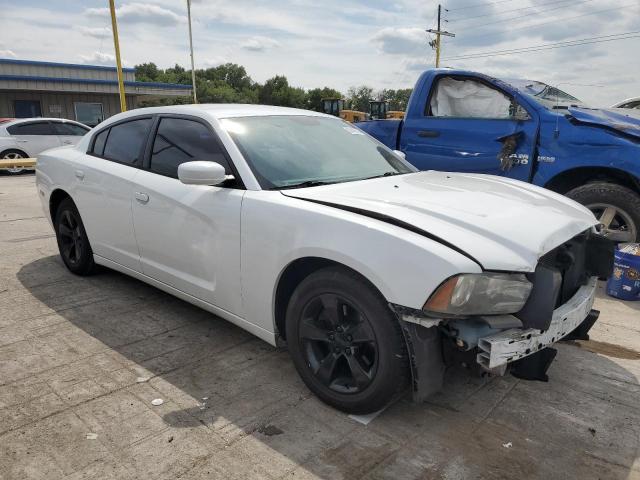 2C3CDXBG5EH284690 - 2014 DODGE CHARGER SE WHITE photo 4