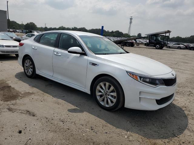 5XXGT4L33JG269063 - 2018 KIA OPTIMA LX WHITE photo 4