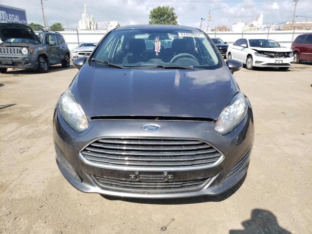 3FADP4BJ0GM193208 - 2016 FORD FIESTA SE GRAY photo 5