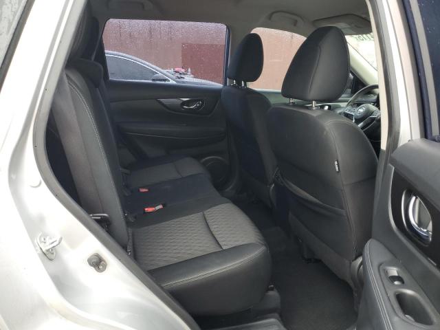 KNMAT2MT7JP565611 - 2018 NISSAN ROGUE S SILVER photo 11