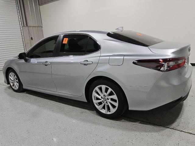 4T1R11AK7RU921711 - 2024 TOYOTA CAMRY LE SILVER photo 2