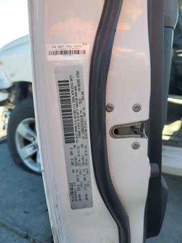 1C6RR6GG7KS633130 - 2019 RAM 1500 CLASSIC SLT Biały zdjęcie 13