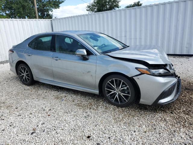 4T1S11AK3PU174445 - 2023 TOYOTA CAMRY SE NIGHT SHADE SILVER photo 4