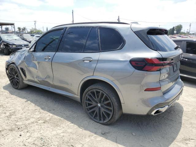 5UX23EU07R9T54418 - 2024 BMW X5 XDRIVE40I GRAY photo 2