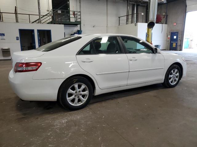 4T1BF3EK8BU764320 - 2011 TOYOTA CAMRY BASE WHITE photo 3
