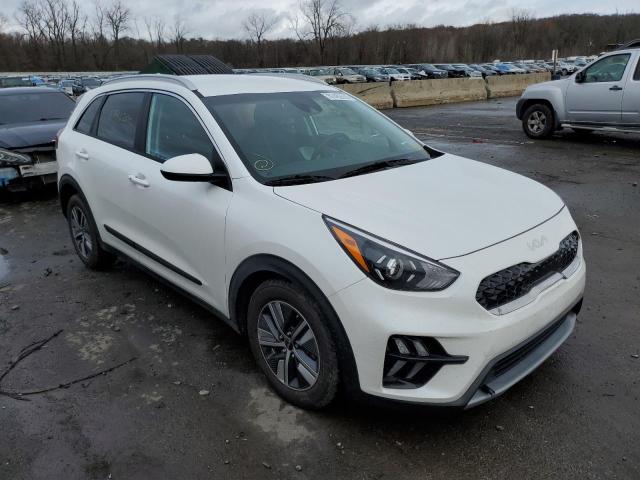 KNDCB3LC6N5536220 - 2022 KIA NIRO LX WHITE photo 4