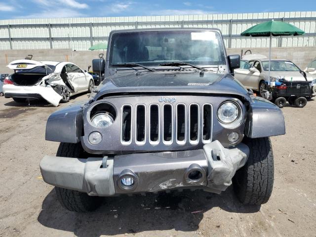 1C4HJWEG7JL926985 - 2018 JEEP WRANGLER U SAHARA Graphit Foto 5