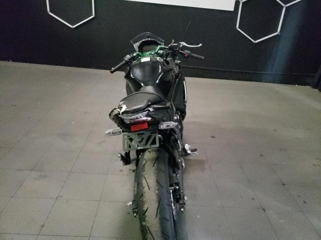 ML5EXER11SDAE3129 - 2025 KAWASAKI EX650 R შავი ფოტო 4