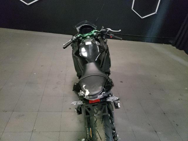 ML5EXER11SDAE3129 - 2025 KAWASAKI EX650 R შავი ფოტო 6