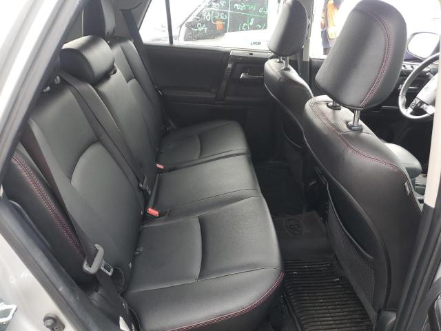 JTEBU5JR0J5520304 - 2018 TOYOTA 4RUNNER SR5/SR5 PREMIUM 银色 照片 10