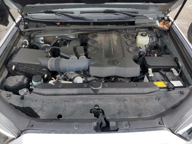 JTEBU5JR0J5520304 - 2018 TOYOTA 4RUNNER SR5/SR5 PREMIUM 银色 照片 11