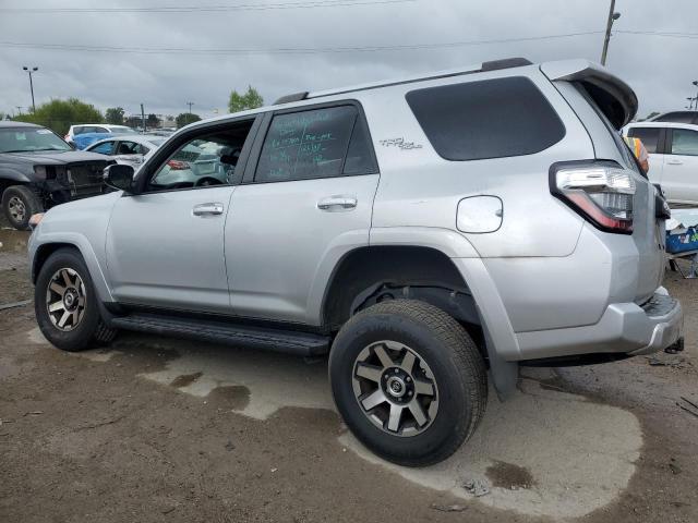 JTEBU5JR0J5520304 - 2018 TOYOTA 4RUNNER SR5/SR5 PREMIUM 银色 照片 2
