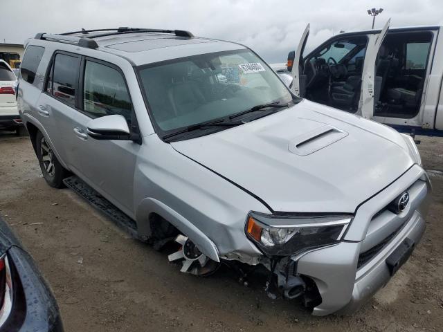 JTEBU5JR0J5520304 - 2018 TOYOTA 4RUNNER SR5/SR5 PREMIUM 银色 照片 4