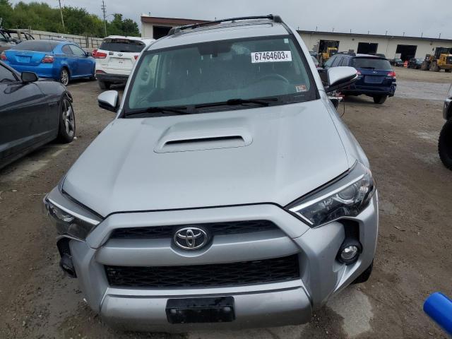 JTEBU5JR0J5520304 - 2018 TOYOTA 4RUNNER SR5/SR5 PREMIUM 银色 照片 5