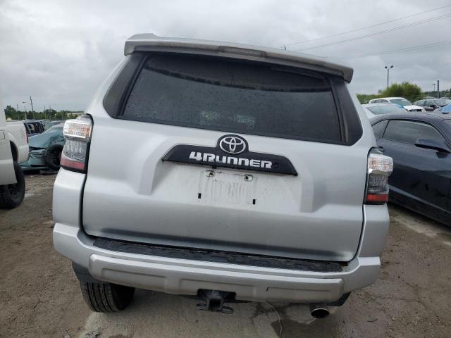 JTEBU5JR0J5520304 - 2018 TOYOTA 4RUNNER SR5/SR5 PREMIUM 银色 照片 6