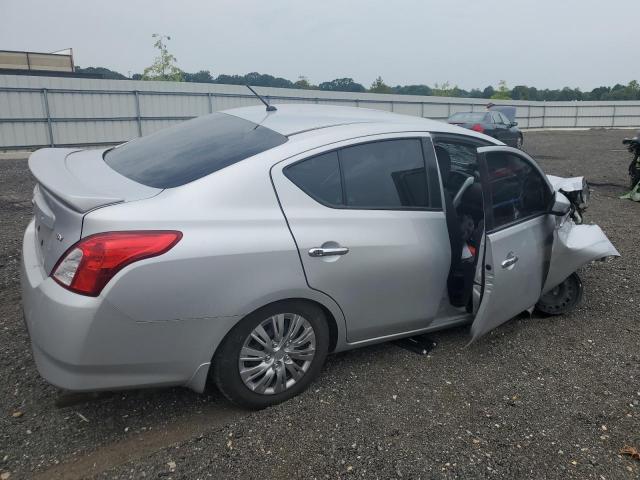 3N1CN7AP1KL878936 - 2019 NISSAN VERSA S 银色 照片 3