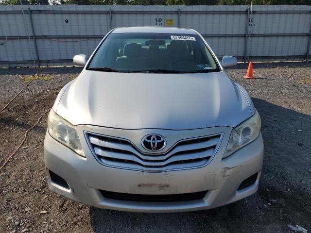 4T1BF3EKXAU074874 - 2010 TOYOTA CAMRY BASE SILVER photo 5
