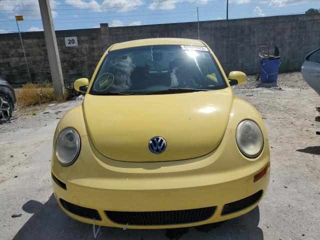 3VWPW31C09M511819 - 2009 VOLKSWAGEN NEW BEETLE S GOLD photo 5