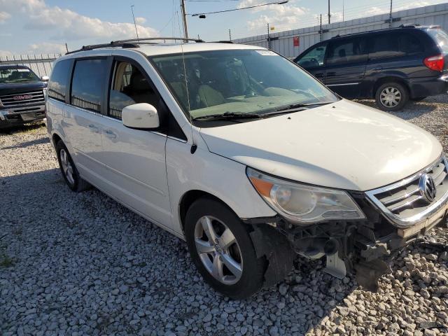 2V8HW34159R604737 - 2009 VOLKSWAGEN ROUTAN SE WHITE photo 4