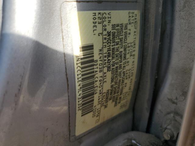 3N1CC11E49L431352 - 2009 NISSAN VERSA S SILVER photo 13