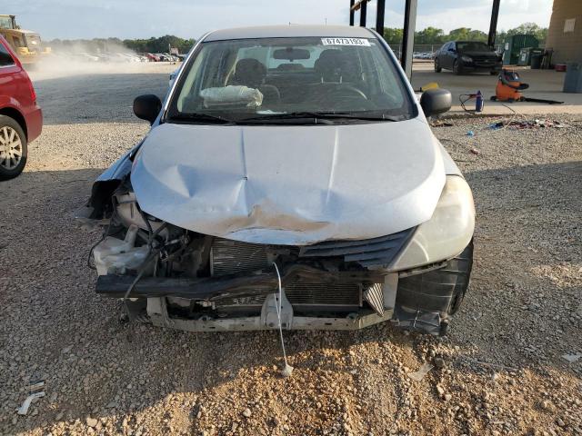 3N1CC11E49L431352 - 2009 NISSAN VERSA S SILVER photo 5