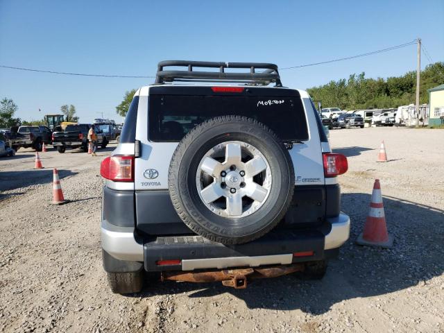 JTEBU11F48K018793 - 2008 TOYOTA FJ CRUISER SILVER photo 6