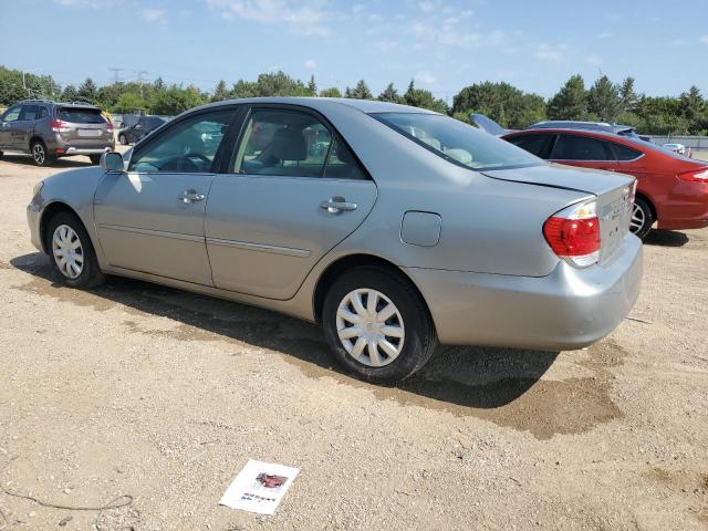 4T1BE32K75U563083 - 2005 TOYOTA CAMRY LE SILVER photo 2