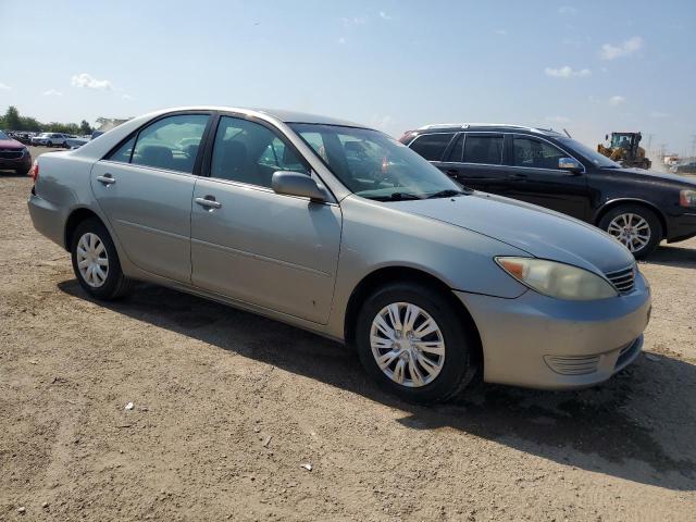 4T1BE32K75U563083 - 2005 TOYOTA CAMRY LE SILVER photo 4