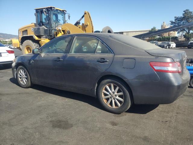 4T1BF3EK6BU228692 - 2011 TOYOTA CAMRY BASE GRAY photo 2