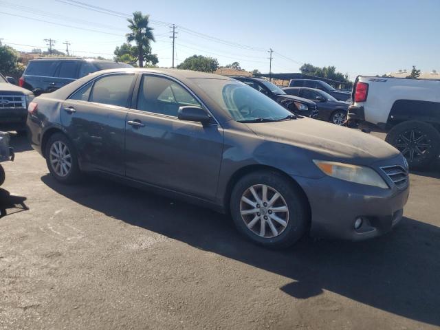 4T1BF3EK6BU228692 - 2011 TOYOTA CAMRY BASE GRAY photo 4