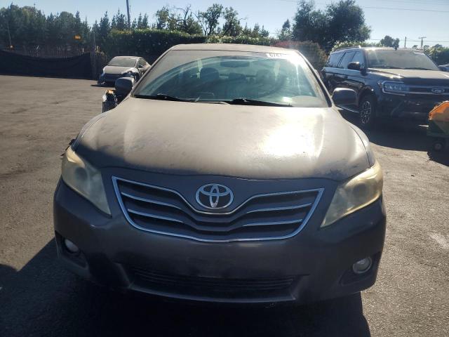 4T1BF3EK6BU228692 - 2011 TOYOTA CAMRY BASE GRAY photo 5