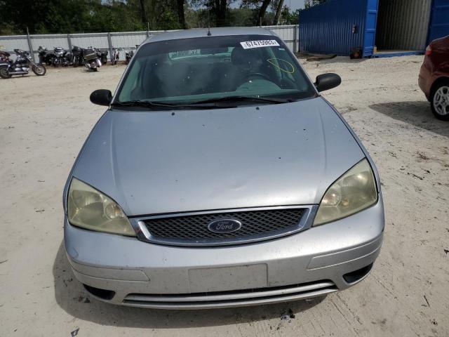 1FAHP34N87W173252 - 2007 FORD FOCUS ZX4 SILVER photo 5