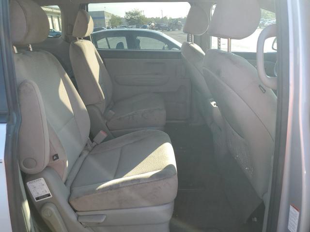 KNDMB5C17J6368073 - 2018 KIA SEDONA LX SILVER photo 11