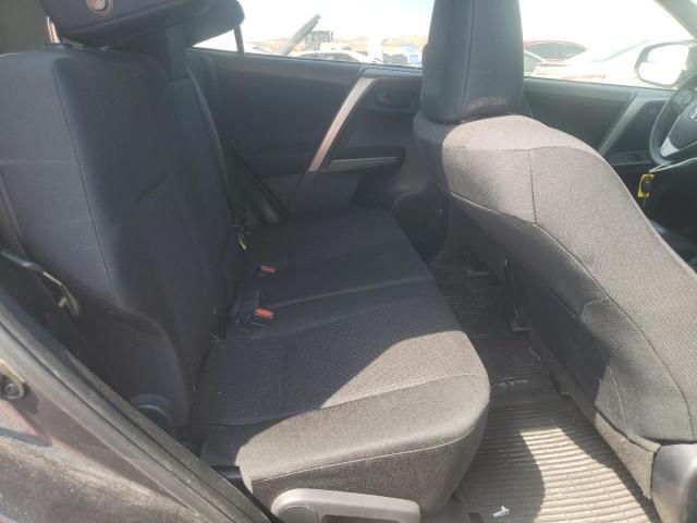 JTMBFREV6JJ727302 - 2018 TOYOTA RAV4 LE Gris photo 11