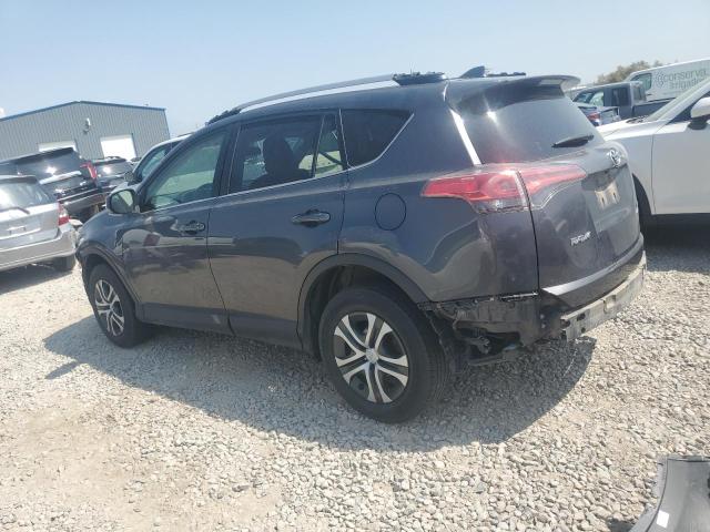 JTMBFREV6JJ727302 - 2018 TOYOTA RAV4 LE Gris photo 2