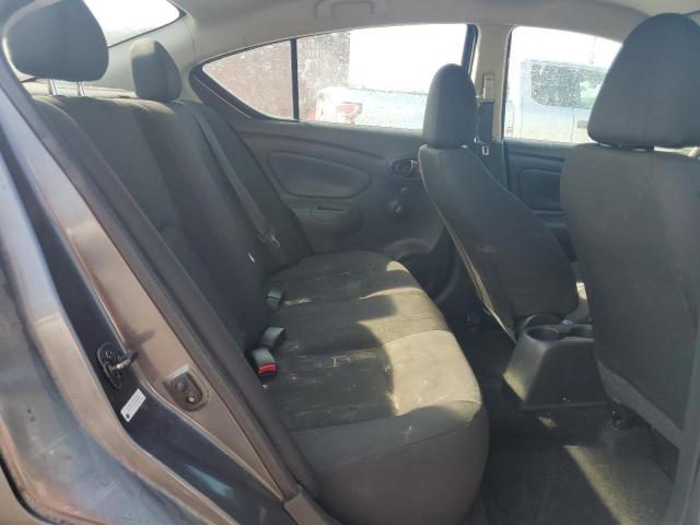 3N1CN7AP1JL830366 - 2018 NISSAN VERSA S GRAY photo 10