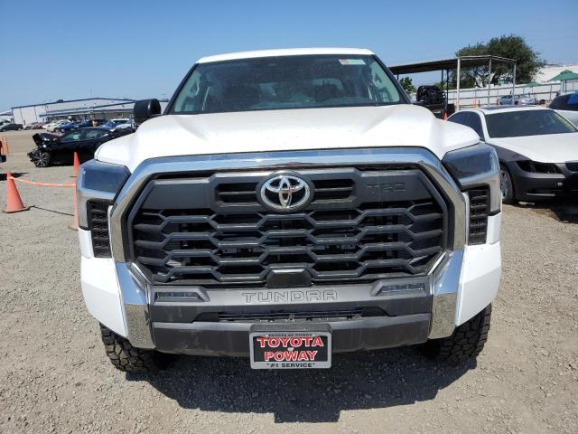 5TFLA5DB1PX104694 - 2023 TOYOTA TUNDRA CREWMAX SR WHITE photo 5