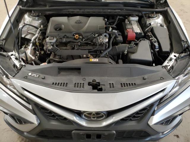 4T1T11AK7PU768332 - 2023 TOYOTA CAMRY SE NIGHT SHADE SILVER photo 11