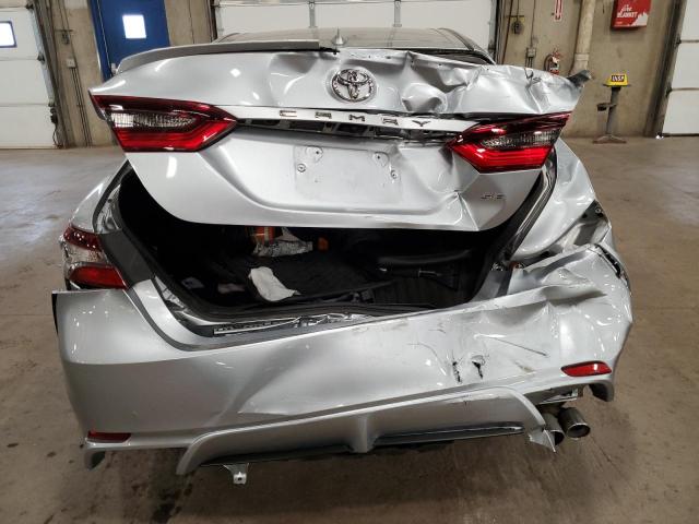 4T1T11AK7PU768332 - 2023 TOYOTA CAMRY SE NIGHT SHADE SILVER photo 6