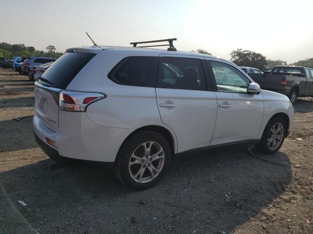 JA4AD3A37EZ003168 - 2014 MITSUBISHI OUTLANDER SE WHITE photo 3