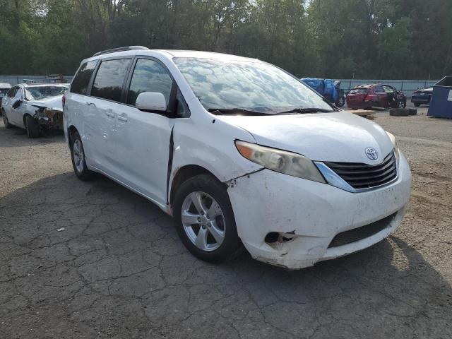 5TDKK3DC3ES488731 - 2014 TOYOTA SIENNA LE WHITE photo 4