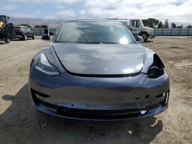 5YJ3E1EAXJF045245 - 2018 TESLA MODEL 3 GRAY photo 5