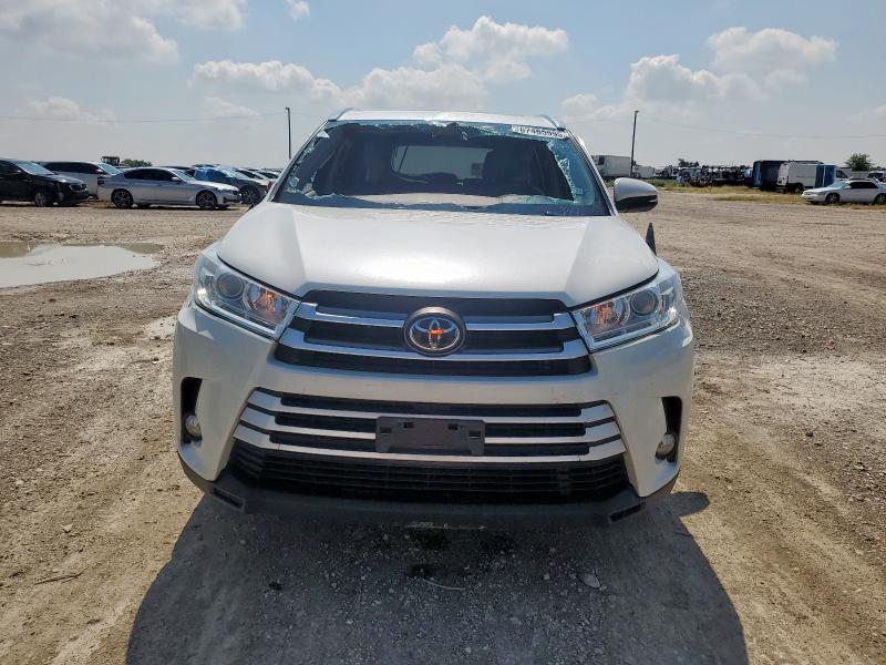 5TDKZRFH6KS563795 - 2019 TOYOTA HIGHLANDER SE 白色 照片 5