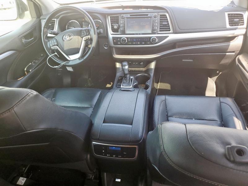 5TDKZRFH6KS563795 - 2019 TOYOTA HIGHLANDER SE 白色 照片 8